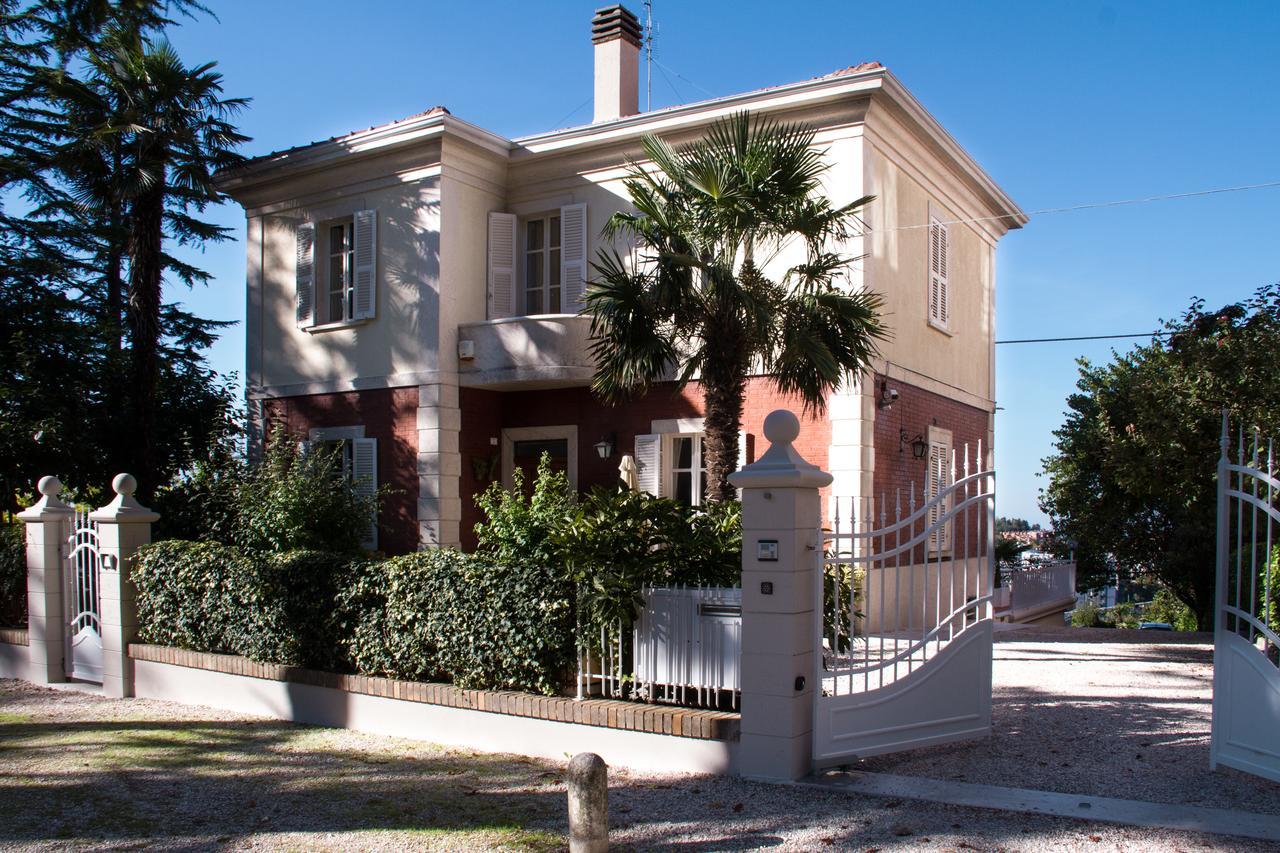 Residenza Ambrogi Aparthotel Urbino Luaran gambar